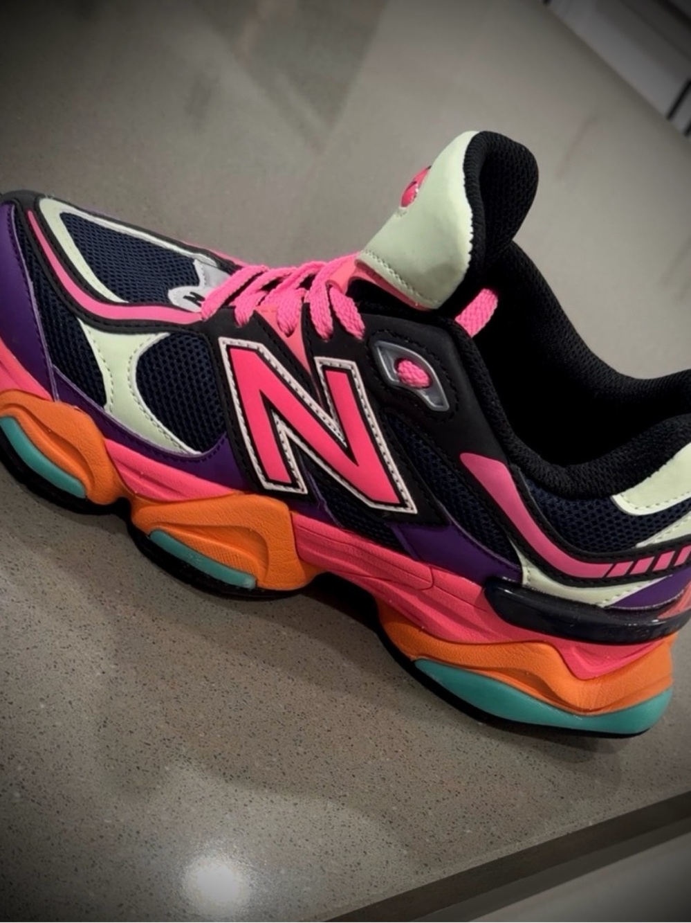 New Balance 9060 Women’s Size 8 - NEW!
